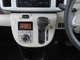 オートエアコンなので、車内の温度を自動で快適に保ちます。暑い夏も寒い冬も、いつでも快適です。