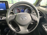 【純正革巻きステアリング】上質な革を使用することで、手にしっかり馴染みとても運転しやすいハンドルです♪
