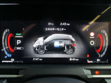 統合型インターフェースディスプレイ。モーターへ発電していく様子も見れるメーター類。ハンドル左側のスイッチで表示切替や設定が出来ます。