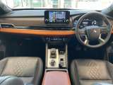 アウトランダー PHEV 2.4 P 4WD 本革シート
