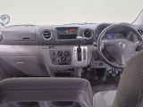 必要な装備を使いやすい位置に配置した機能的な運転席まわり。操作感や車両感覚など、ぜひ運転席に座って確かめてください。