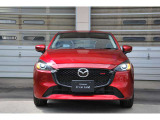 凝縮された魂動デザインのフロントマスクは、MAZDA2ならではの力強い個性を放ちます。見るたびに心ときめく、あなたの個性を引き出すパートナーです。
