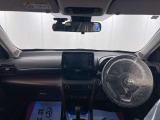 落ち着いたカラーの内装で、ゆったりと運転したい方に。