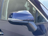 対向車や歩行者が認識しやすいサイドターンランプ付カラードドアミラー
