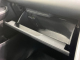 【CD/DVDデッキ】オプションのCD/DVDデッキを搭載。ディスプレイオーディオでエンタメをお楽しみいただけます。