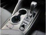 こちらのシフトは、車両にマッチしたデザインになっています!握りやすく、操作し易い配置になっていますので、いつも触れるシフトだからこそ、大切ですね!