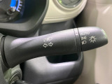【オートライト】周りの明るさに応じて自動でヘッドライトの点灯・消灯ができる機能です!ライトの付け忘れ・消し忘れなどが無くなり、雨の日や夕方の走行も安心!トンネル通過時も便利ですね♪