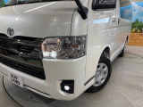 【LEDヘッドライト】悪天候や夜間走行時も良好な視界を確保し安心して運転できる高輝度LEDヘッドライトを装備!点灯速度が早く、消費電力も抑えられています。