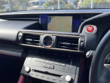 【デュアルエアコン】運転席と助手席それぞれ室温を設定できます♪風量や吹出し口、吹出し温度をすべて自動でコントロールしてくれます♪