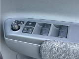 シートを外して室内をすみずみまで洗浄&消臭。ボディやタイヤはもちろん、エンジンルームまで洗浄しています。