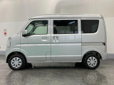 スライドドアなので狭い場所でも開閉しやすい。