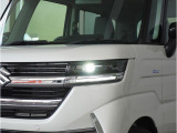 【ヘッドライト】省電力で長寿命の明るく運転しやすいLEDヘッドランプです。明るく照らすので暗い夜道からお客様を守ってくれます。お近くのスズキ自販島根までお越しください。