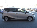 両側パワースライドドア付きだから、狭い駐車スペースなどでの 乗り降りラクラク!小さなお子さまのいるご家庭には嬉しい装備。
