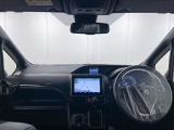 落ち着いたカラーの内装で、ゆったりと運転したい方に。