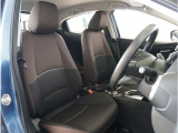 【清潔感のある運転席&助手席】隅々までクリーニングの行き届いた運転席&助手席。目立ったシミや汚れ等もございません。快適なドライブをどうぞ。