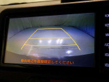 バックモニターも装備しております。バックギアに入れるとナビ画面に車の後方が映し出されます。これで後方確認も安心!