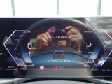◆インスツルメント・パネルのエレガントなデザインは、BMW特有の水平ラインで構成され、室内空間に端正な印象をもたらします。人間工学に基づいてレイアウトされた重要な操作系統は、直観的な操作が可能です◆