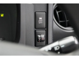 機能性溢れる運転席まわり。使いやすいスイッチ類の配置で運転中のストレスを軽減し楽しくドライブできますよ。