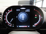 デジタルメーターは視認性が非常に良く、運転時の視線を逸らさず様々な情報の確認が行えます。