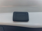 パワーバックドアです。荷物を持っていても、ボタンを押すだけで簡単に開閉ができます。