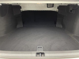 【トランク】積み込みやすくて、たっぷり積める荷室です。シートアレンジできるものは、乗車人数と荷物の量や大きさによってシートを動かすことができるので、より快適なドライブが可能です!