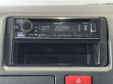 AM/FMチューナー、CD再生機能付き。音楽を聴きながらのドライブは楽しいですよね〜♪