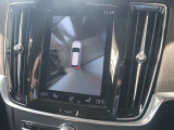 更に360°ビュー表示も可能です 車を上から見下ろしたように車外を確認できるため、一切の死角がない状態で駐車が可能です