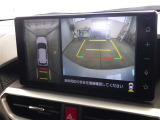 全方位カメラとバックカメラの映像を映し出すことが可能です。