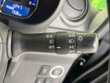 【オートライト】周りの明るさに応じて自動でヘッドライトの点灯・消灯ができる機能です!ライトの付け忘れ・消し忘れなどが無くなり、雨の日や夕方の走行も安心!トンネル通過時も便利ですね♪