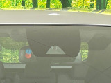 【トヨタセーフティセンス】走行中に前方の車両等を認識し、衝突しそうな時は警報とブレーキで衝突回避と被害軽減をアシスト。より安全にドライブをお楽しみいただけます。