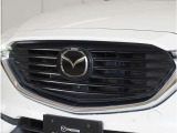 【フロントレーダーセンサー】フロントレーダーセンサーから送信される電波が前方車や障害物に反射し、もどってきた電波を検知することで制御しています。