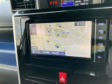 純正ナビを装備。タッチパネル式で使いやすく、お出かけもラクラクです。