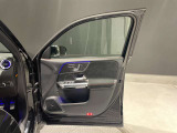 【メモリー付きパワーシート】3名までのシートポジションを記憶できるパワーシート!運転席のみ、ドアミラー・ステアリング位置も記憶可能です。高速道路などでの、運転交代時などに便利な機能です☆