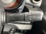 【オートライト】周りの明るさに応じて自動でヘッドライトの点灯・消灯ができる機能です!ライトの付け忘れ・消し忘れなどが無くなり、雨の日や夕方の走行も安心!トンネル通過時も便利ですね♪