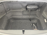 【トランク】積み込みやすくて、たっぷり積める荷室です。シートアレンジできるものは、乗車人数と荷物の量や大きさによってシートを動かすことができるので、より快適なドライブが可能です!