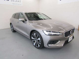 V90と比べてリアゲートの角度が立っており、四角いボルボを彷彿とさせる仕上がりです。