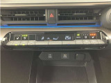 オートエアコンを装備しておりますので、四季を通じて車内を快適な温度に保つことが出来ます!高級感が有りますね!