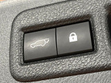 【パワーバックドア】スマートキーや運転席のボタンを押すだけでリアゲートが自動で開閉します!荷物を持っている時や、高い位置にあるバックドアを閉める際に便利な機能です♪