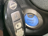 【キーレス】少し離れた場所からでもボタン一つでドアの開錠・施錠ができるのでとっても便利!ドアの鍵穴周りに傷をつけることもありません♪