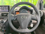 インテリアに合わせたデザインのステアリングは、運転される方のことも考え、運転しやすい形状、大きさです。是非一度、実際に触ってお確かめください。