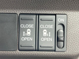 【両側パワースライドドア】スマートキーや運転席のスイッチで後席両側スライドドアの開閉が可能♪電動だから力を入れてドアを開ける必要が無く、小さなお子様でも簡単に開け閉めでき快適です♪