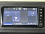 Bluetooth対応、CD再生機能付き。お好きな音楽を聴きながらのドライブは楽しいですよね〜♪