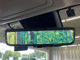 【デジタルインナーミラー】後席の大きな荷物や同乗者で後方が確認しづらい時でも安心!カメラが撮影した車両後方の映像をルームミラー内に表示。クリアな視界で状況の確認が可能です!
