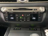 左右独立温度コントロールフルオートエアコンです。運転席、助手席それぞれで独立して温度設定ができます。
