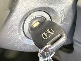 【キーレス】少し離れた場所からでもボタン一つでドアの開錠・施錠ができるのでとっても便利!ドアの鍵穴周りに傷をつけることもありません♪