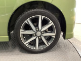 アルミホイールです。足元が引き立つので、車全体のイメージがアップしますよ!