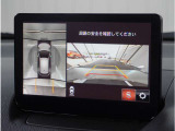 【360°ビュー・モニター】専用カメラにより上から見下ろしたような視点で360度クルマの周囲を確認することができます。駐車が苦手な方でも縦列駐車や幅寄せ時に活躍してくれます。
