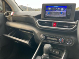 【グローブボックス】現在では車検証入れなどとして活用されることが多いですよ☆