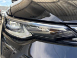 LEDマトリックスヘッドライト「IQ.LIGHT」フロントカメラで対向車や先行車を検知し、マトリックスモジュールに搭載されたLEDを個別に制御することで最適な配光を実現。
