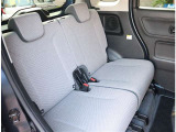 お車選びをお楽しみ頂けるよう、在庫車の展示スペースを十分に確保しております。